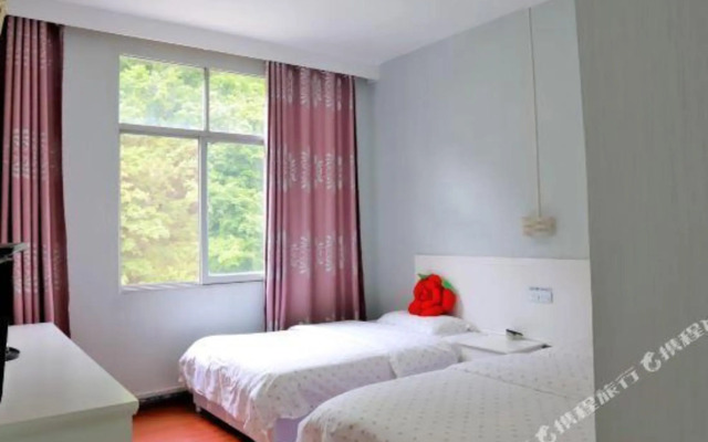 Shennongjia Hotel (Currently unavailable)