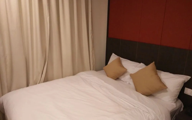 Capital O 90574 Hotel Glo
