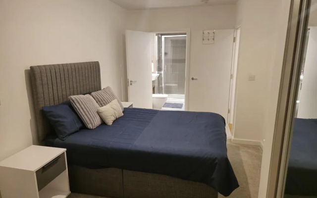 Luxurious 2-bed Haven in the Heart of Barking