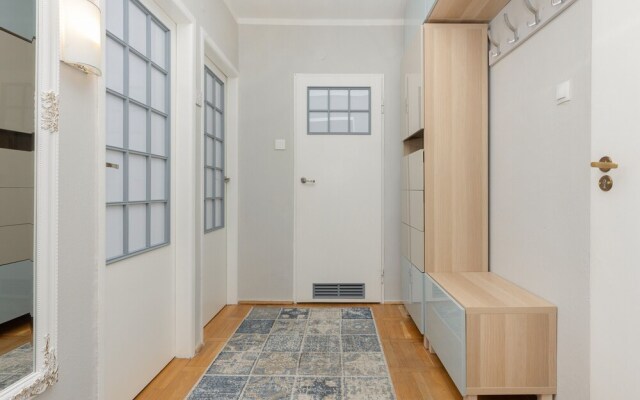 Cieszynska With 2 Bedroom by Renters