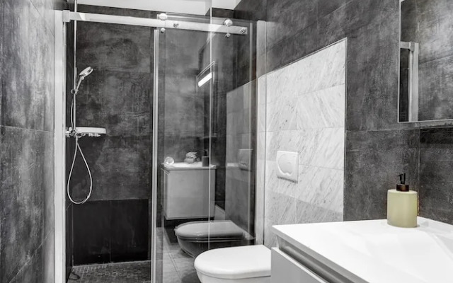 Stylish 1BR by Luxembourg Garden