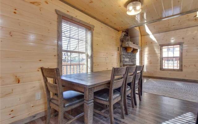 Mirror Pond - Four Bedroom Cabin