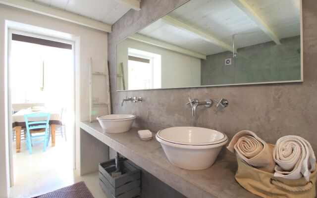 Le Bijou Court House