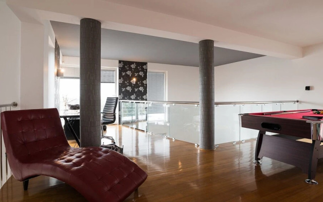 Villa Aylin, 5-bed, Next to the sea