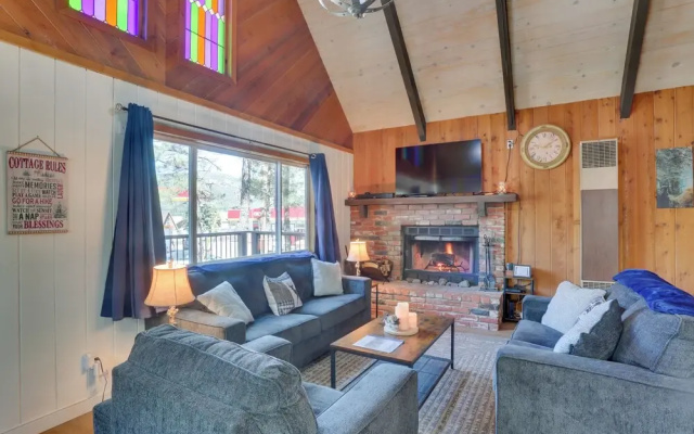 Cabin w/ Deck, Fire Pit & Big Bear Lake Access!