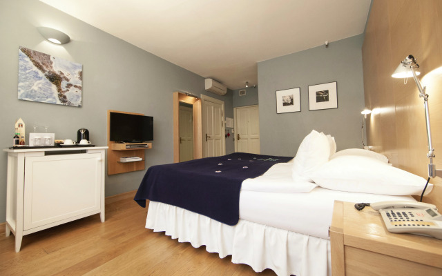 The Three Sisters Hotel