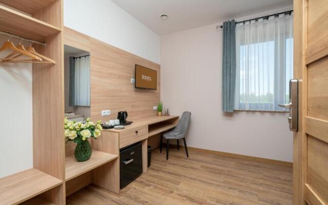 Happy Hostel & Apartments