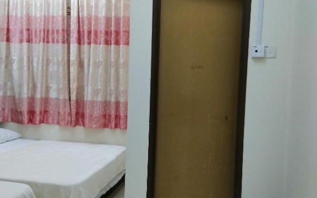 COZY Homestay KTCC Mall Pantai Batu Burok HSNZ 3BR Pangsapuri Ladang Gemilang 1 by NadiHome – Guest Rooms – Kuala Terengganu