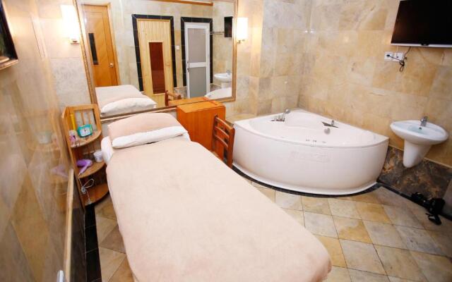 A25 Luxury Hotel