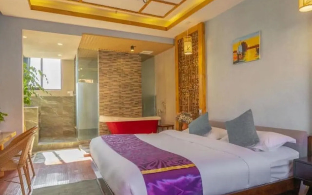 Floral Hotel · Smiling in the Flowers Lugu