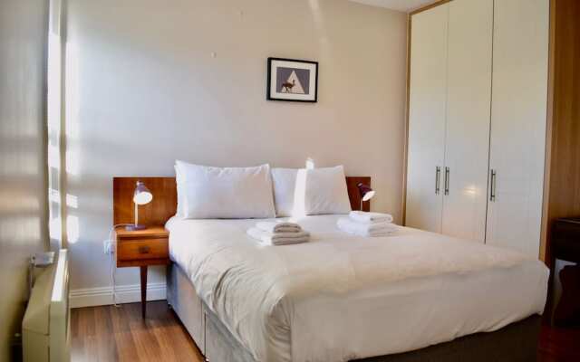 Modern 2 Bedroom Flat Above Family Run Pub