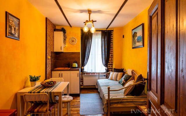 Art apartment EVMOLPIAS near Roman stadium