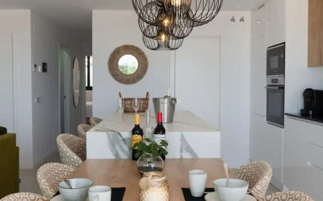 Casa la Vista by Bookaparadise