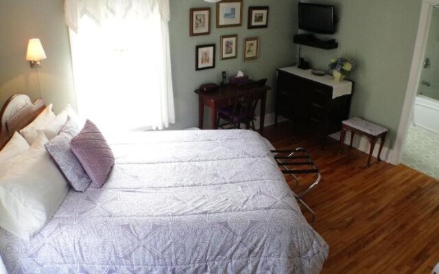 Warm House Retreat Bed and Breakfast