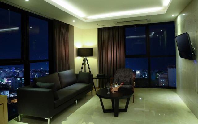 Hotel The One