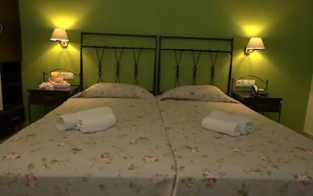 Aphrodite Hotel & Apartments