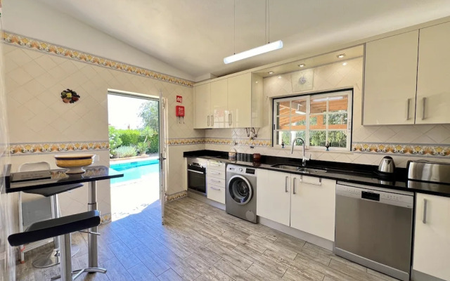 Alvor Traditional Villa by Homing