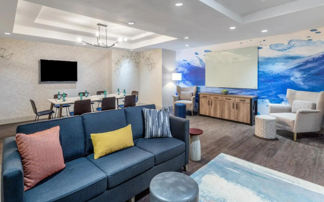 Crowne Plaza Los Angeles Harbor Hotel by IHG
