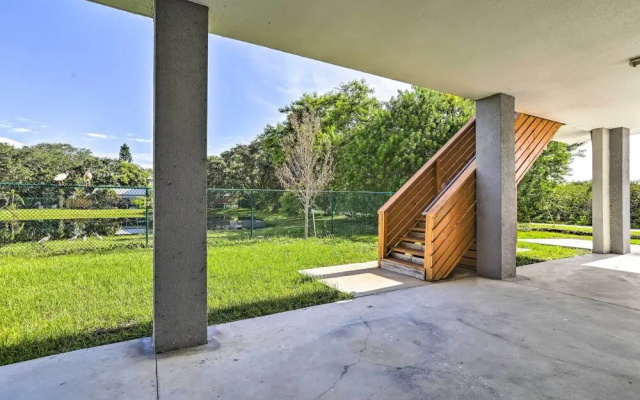 Family-friendly Tampa Home < 3 Mi to Ocean!