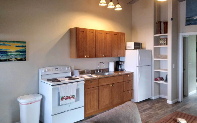 Kailua-kona Hillside Apt < 3 Miles to Beaches!, Kailua-Kona