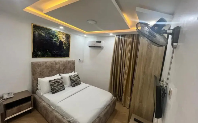 Thapunchline Apartments & Hotels
