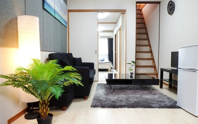 Namba East House01
