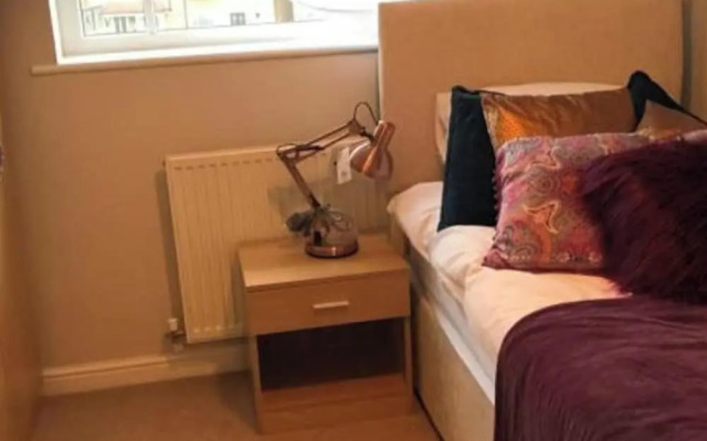 2 Bed-sleeps 3-parking-town Centre