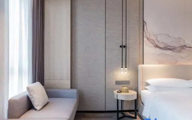 Executive Suite (Tub + Fridge + Mobile Screen Casting) — фото 1