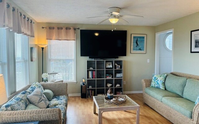 Aquarius 5 Bedroom Home by RedAwning