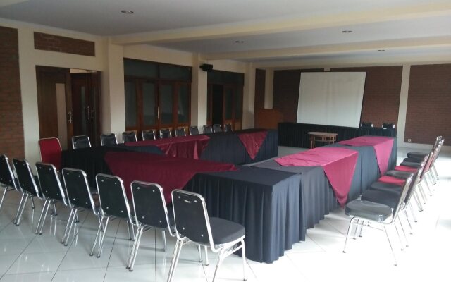 Bukit Alamanda Resort & Resto