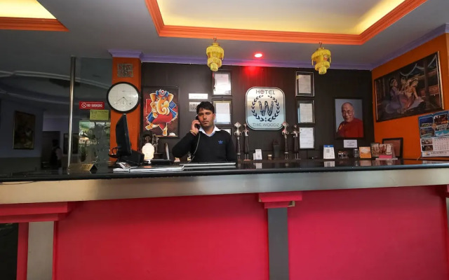 OYO 8367 Hotel The Woodz