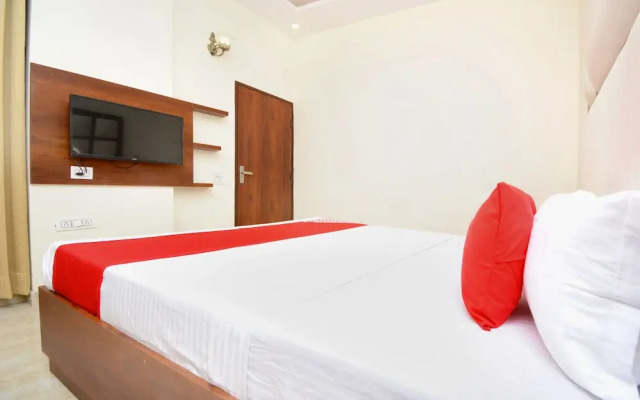 OYO 27061 Hotel Magnum