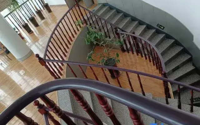 Urumqi Baixiu Jinxuan Hotel (Light Industry College)