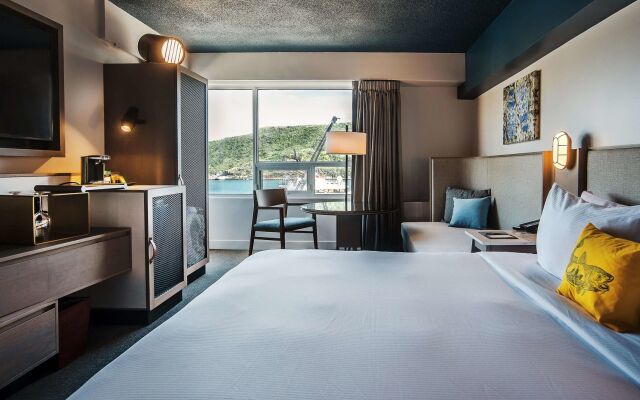 DoubleTree by Hilton St. John's Harbourview