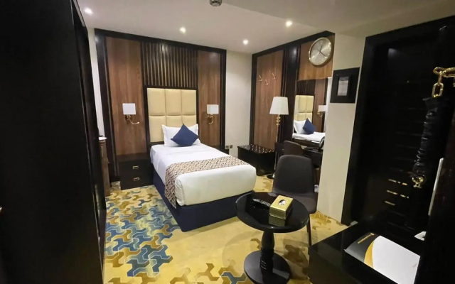 Golden Ship Hotel