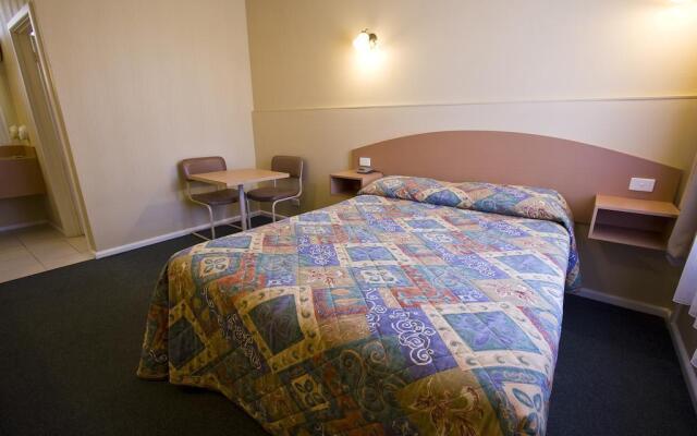 Parkville Motel