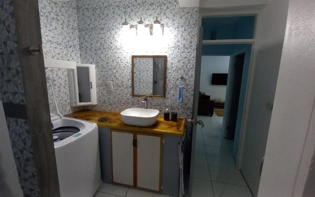 Cozy vacation retreat with free parking