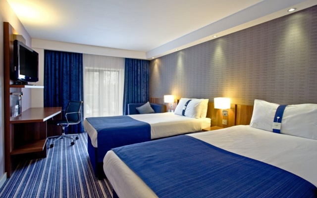 Holiday Inn Express Birmingham–South A45