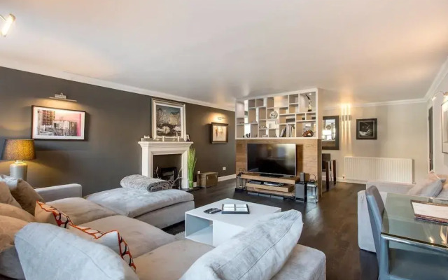 Luxury West End Apt. W/ Private Patio & Parking!