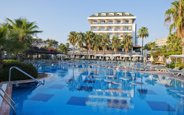 Trendy Palm Beach (Adults Only, 16+)