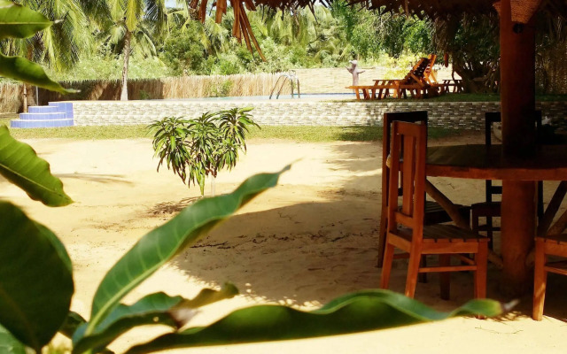 Roshanne Beach Resort