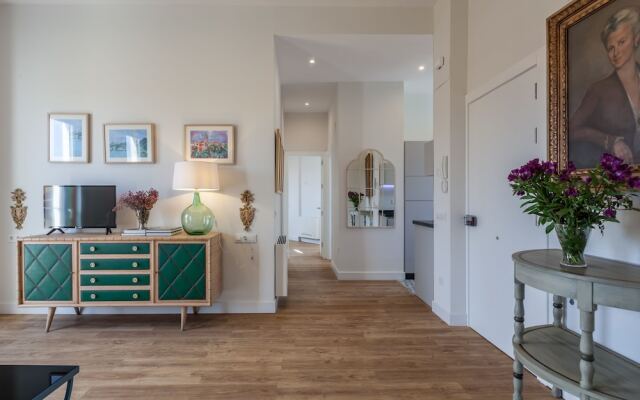 Sevilla Alquila Suites Jardines de Murillo con piscina climatizada