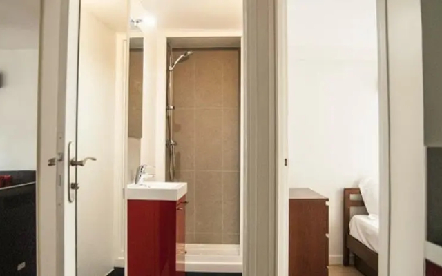 Into Paris - Marais Apartment