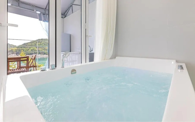 Yeosu Nukim Poolvilla