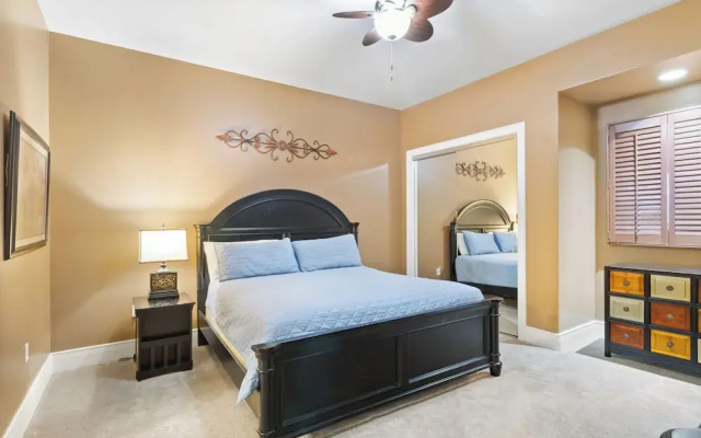 Turquoise Place 1807 D