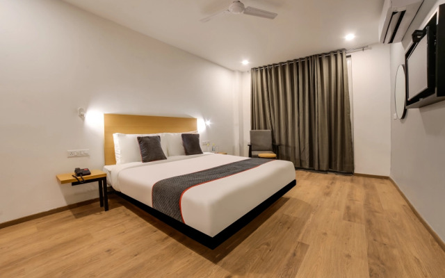 OYO Townhouse 158 Near Netaji Subhash Marg