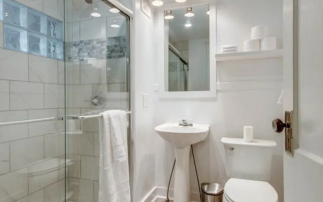 1BR Nashville Songwriters Paradise by RedAwning