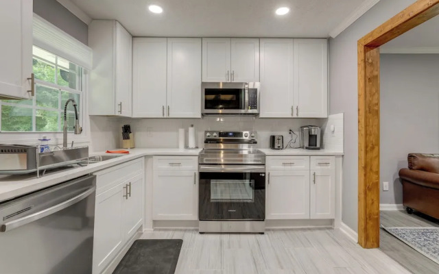 Modern Home w/ Yard Near ATL Attractions!