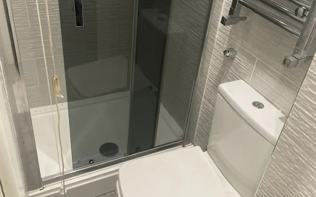 4 Bed Comfy House in Birmingham