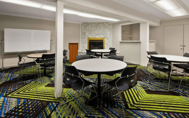 Magnuson Hotel Detroit Airport